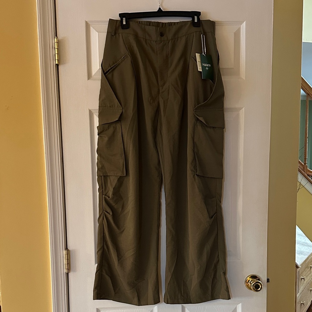 Halara Ivy GreenCargo Pants (looks more like olive green)